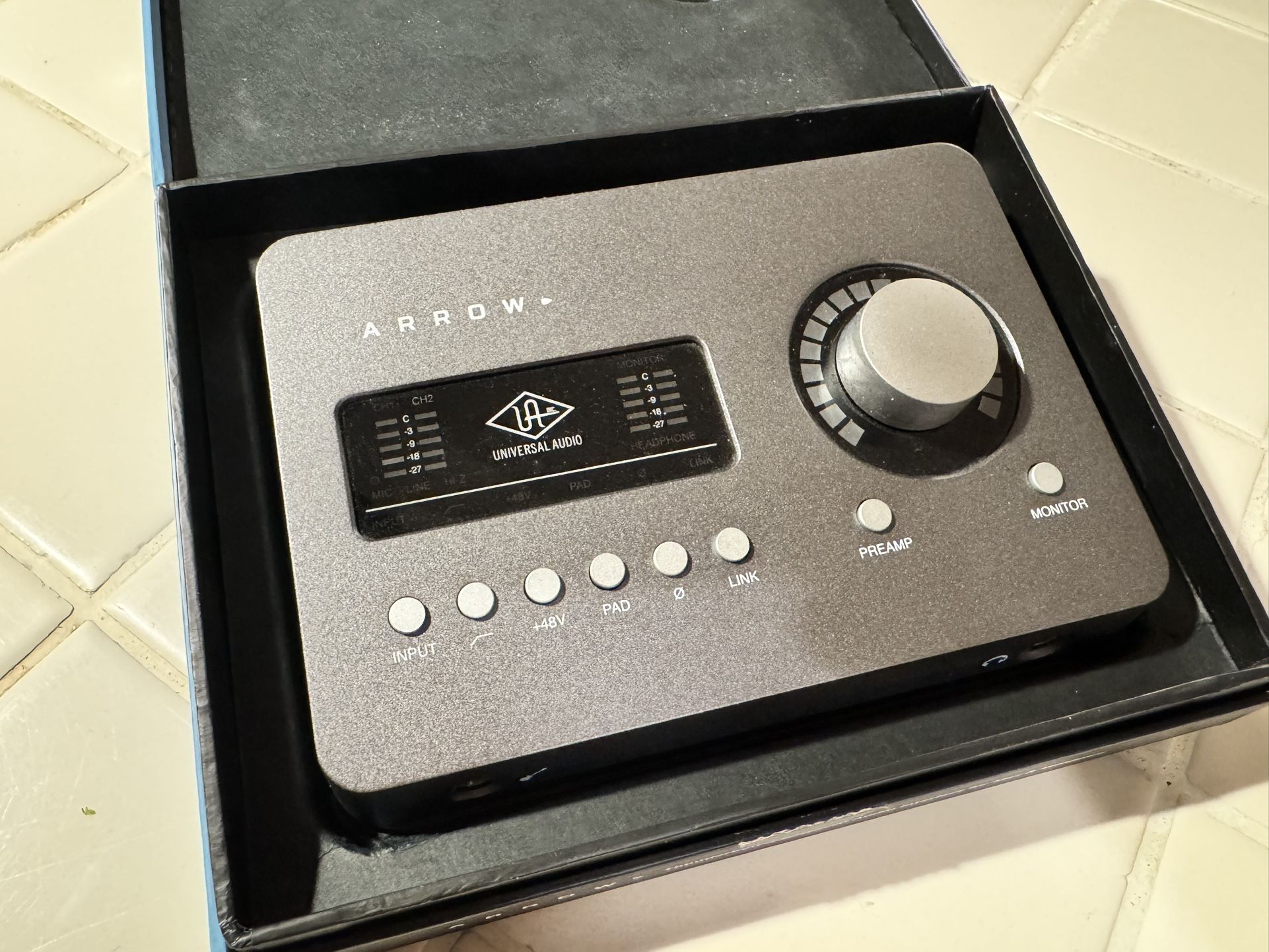 Universal Audio Arrow 2x4 Thunderbolt 3 Interface with Solo DSP Processor