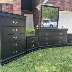 Set dresser with mirror, chest and two nightstands 
