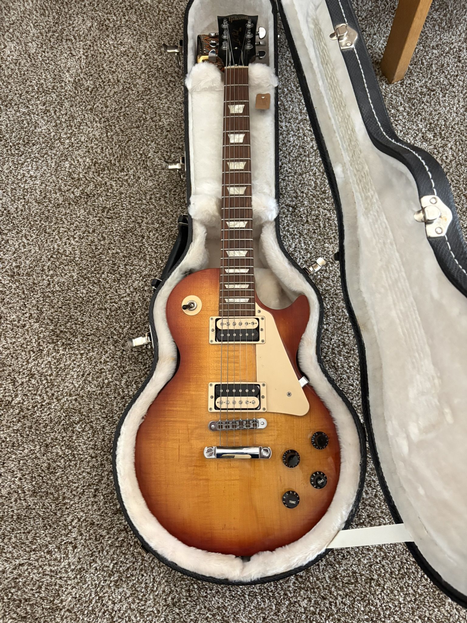 Gibson Les Paul Electric Guitar With Hard Case