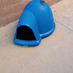 New Petmate Indigo Doghouse