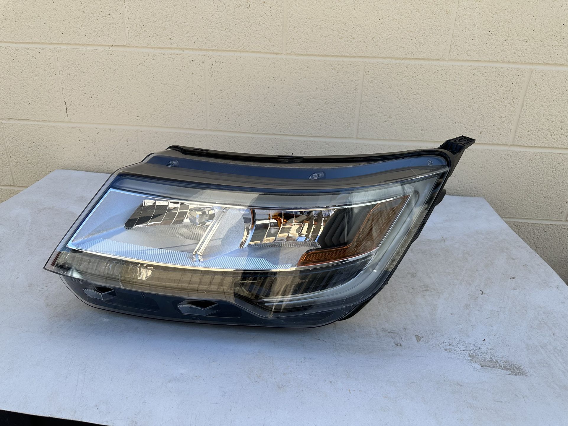 Ford Explorer Headlight 2016-2018, Ford Explorer Headlamp, OEM ORIGINAL FORD PART, driver side Light