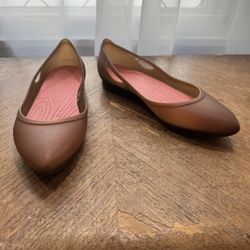 Size 7 CROCS Casual Or Work Wear Comfortable All Day Women’s Shoes