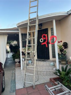 Escalera de 20 pies de aluminio muy buenas condiciones muy barata