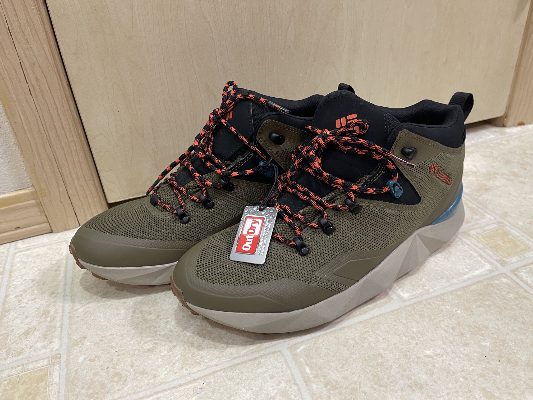 Brand New Columbia Men Facet 60 Out dry Hiking Shoes