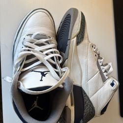 Jordan 3 Retro Midnight Navy’s. Size 9.5 Men