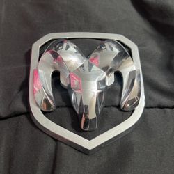 ram 1500 grill emblem Logo