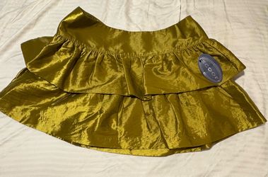 Olive green skirt Karol G concert
