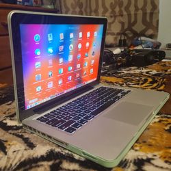 Excelente Laptop Apple Macbook Pro De 13 Pulgadas Procesador Intel Core i5 Con Programas 