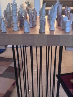 Stand up chess set