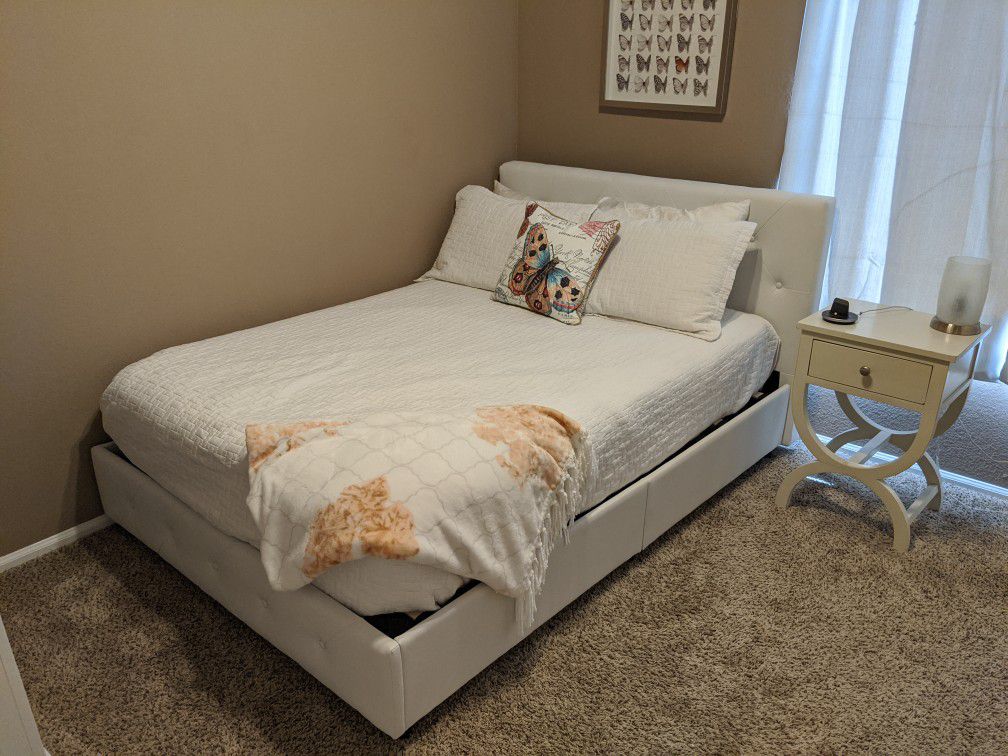 Upholstered Faux Leather Platform Bed Set, White, Full