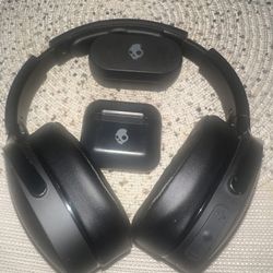 3 Skullcandy Head And Earbuds Bundle 