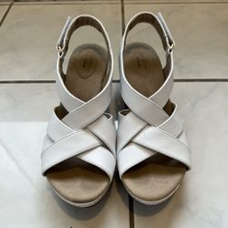 Clarks Collection White Wedge Size 10