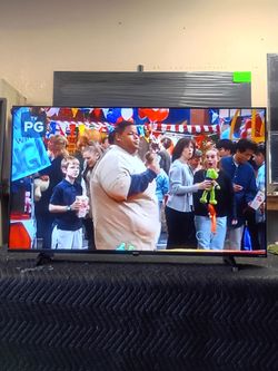 50 inch Roku 4k smart tv beautiful tv comes with remote control shows great quality clear picture works perfect guaranteed