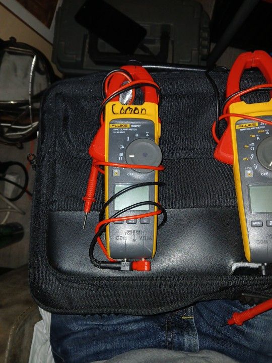 FLUKE TRMS CLAMP METER.