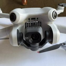 DJI Mini 4 Pro Fly More Combo Plus (DJI RC 2)