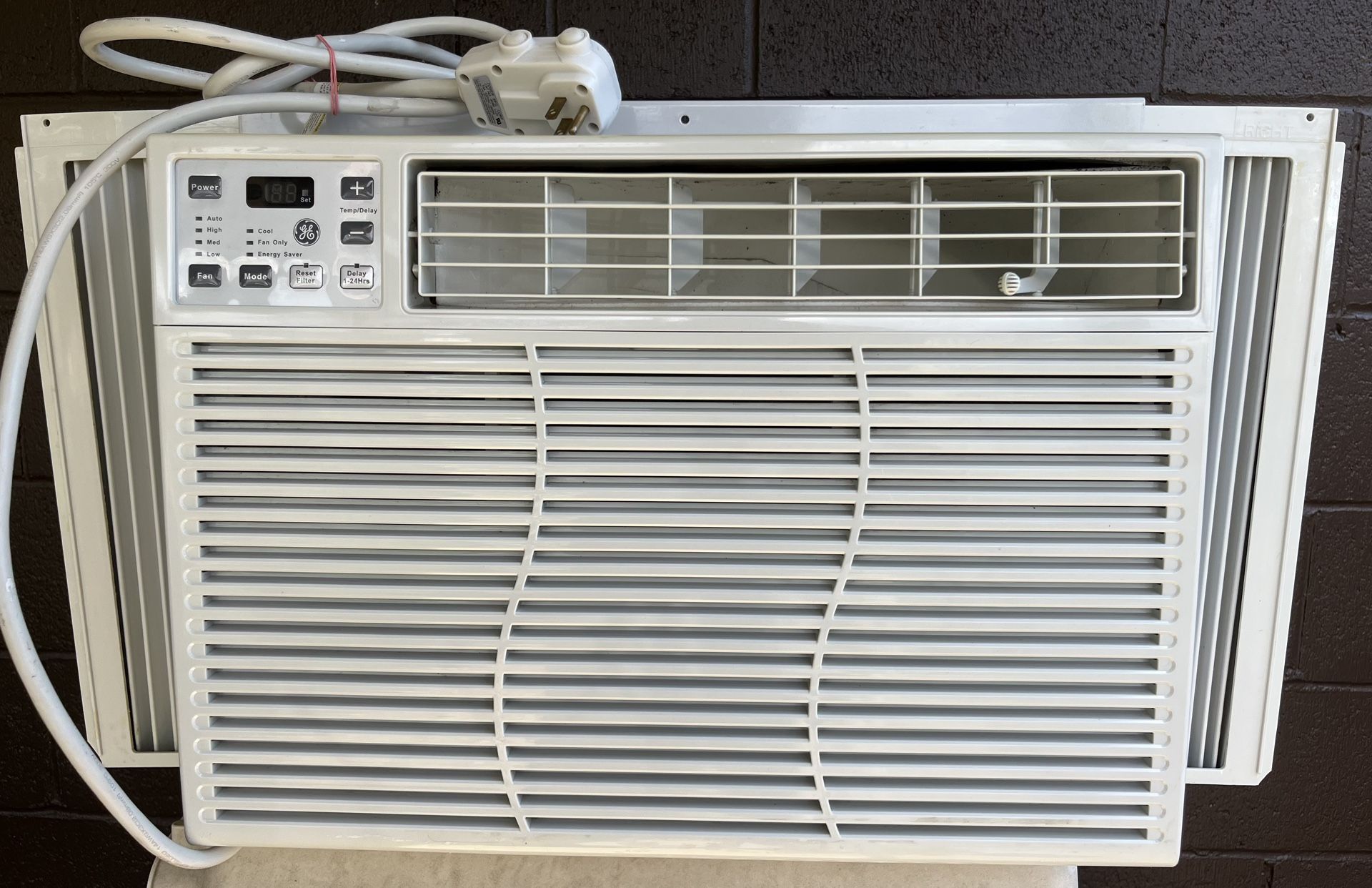 GE 12,050 BTU Digital Air Conditioner. Unit Is Clean And Runs Great. Air Flow Is Ice Cold And Strong.