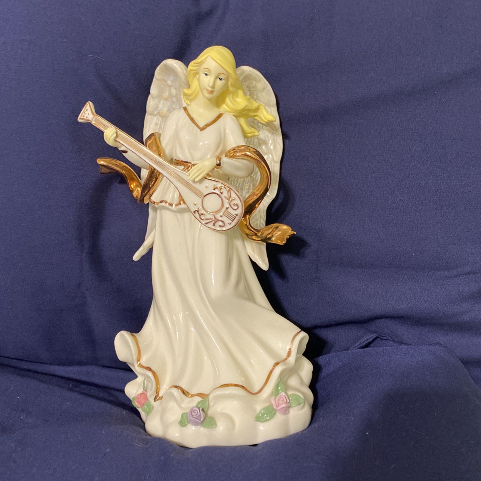 Sankyo Porcelain Angel. Music Box, Angel with Lute. Plays “Fur Elise” by Beethoven .