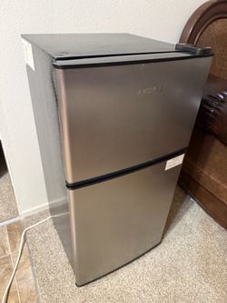 ANUKIS Mini Fridge with Freezer – Works Great