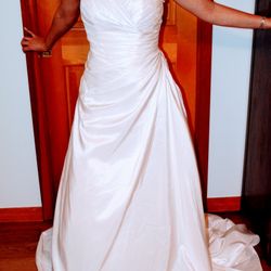 Brand New Wedding Gown, Want Sold ASAP 