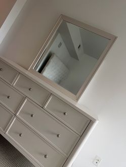 Vanity dresser