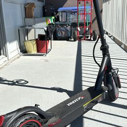 iScooter i9 Foldable Commuting Electric Scooter (including anti theft lock and phone mount)