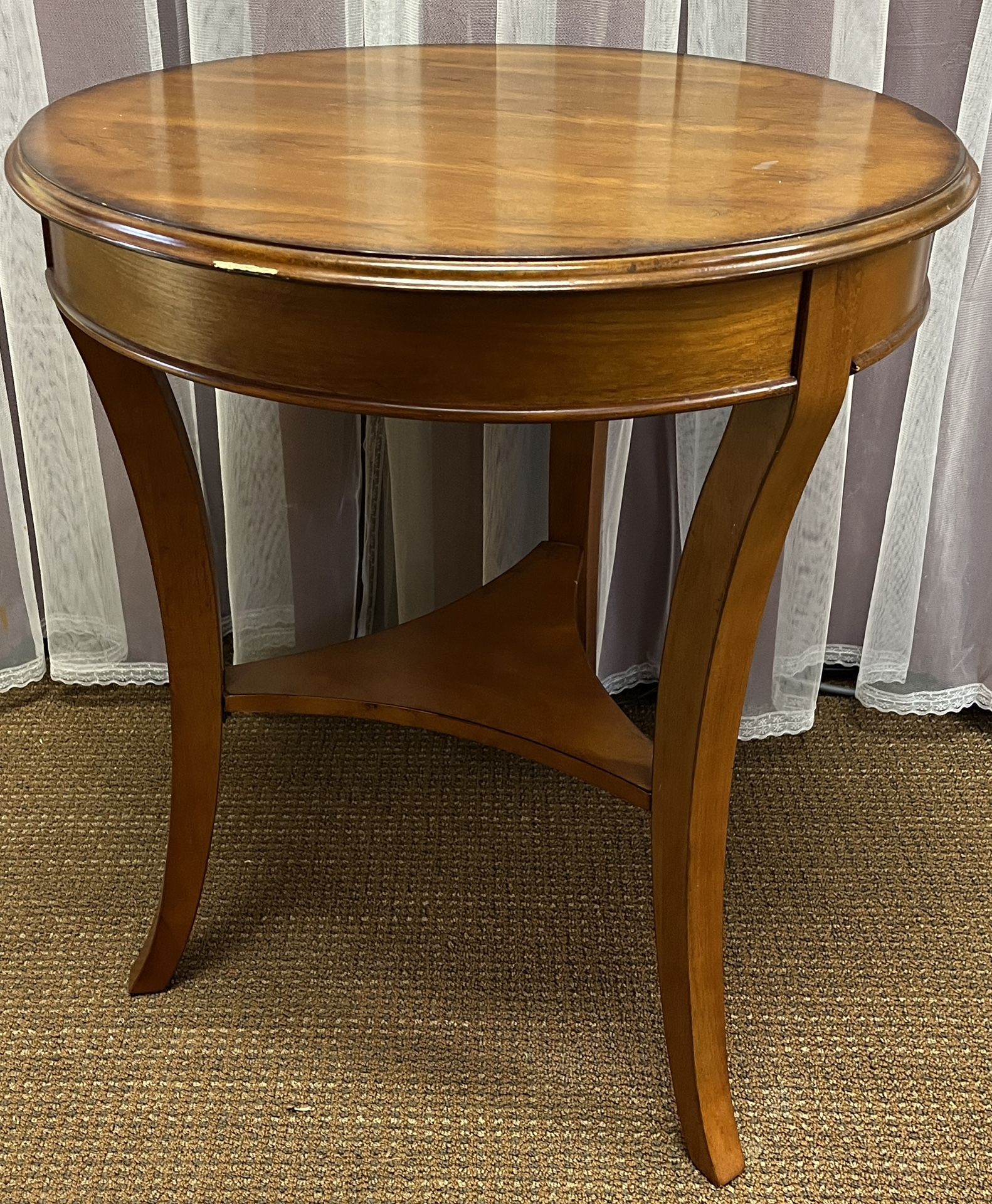 23” Round side end table. Accent table. Size in pics.