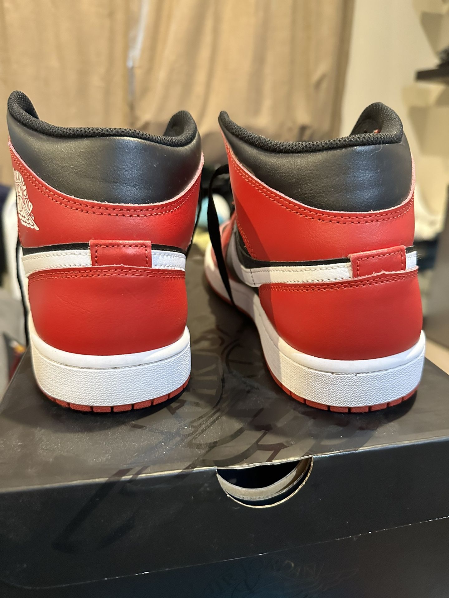 Jordan 1 Mid Gym Red Size 9.5