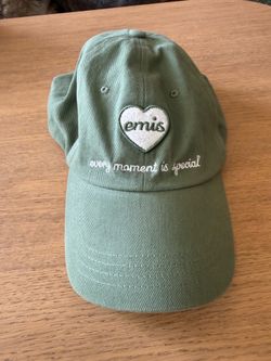 Emis hat