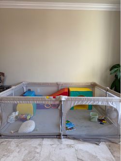 Cholena playpen 79”x 59”  plus mat