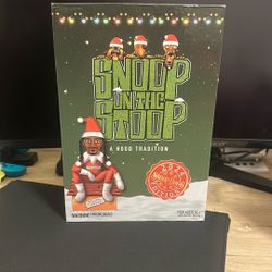 Snoop On The Stoop elf On The Self