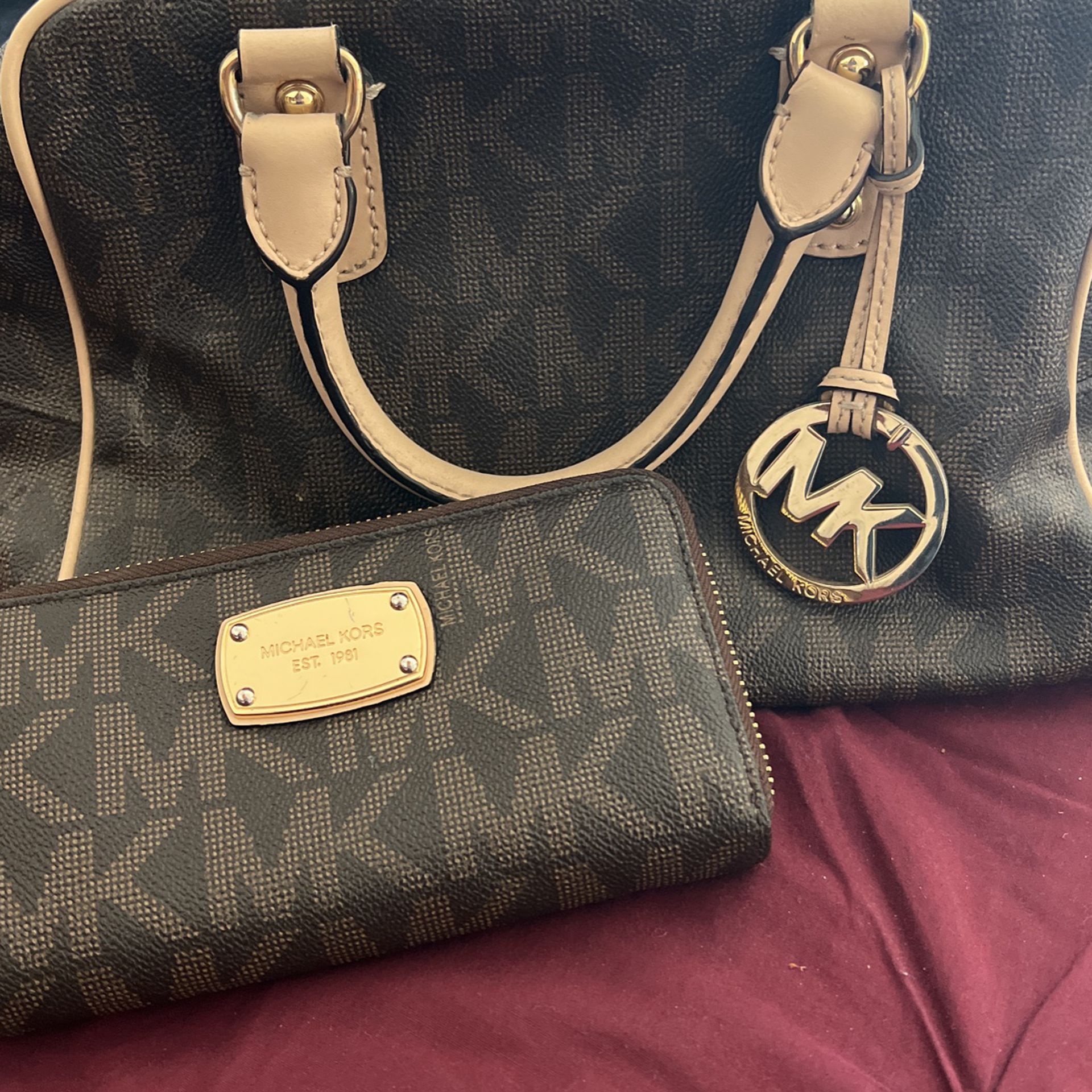 Micheal Kors Purse With Wallet