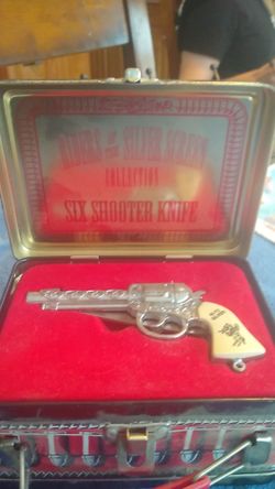Collectable six shooter knife