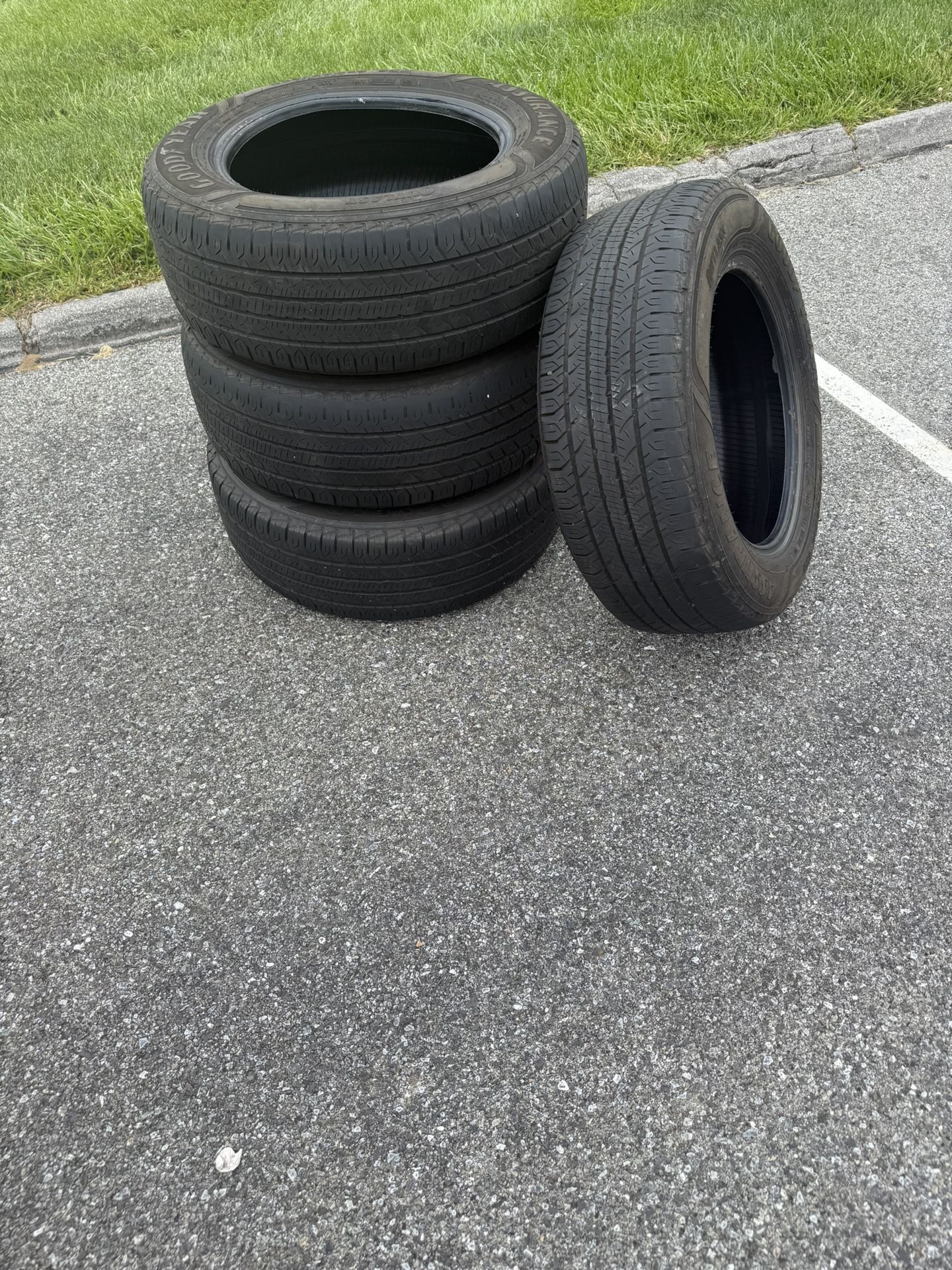 Set of 4 Goodyear Assurance Outlast Tires – 205/55R16 All Season – Great Tread