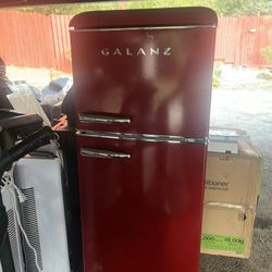 Refrigerator 