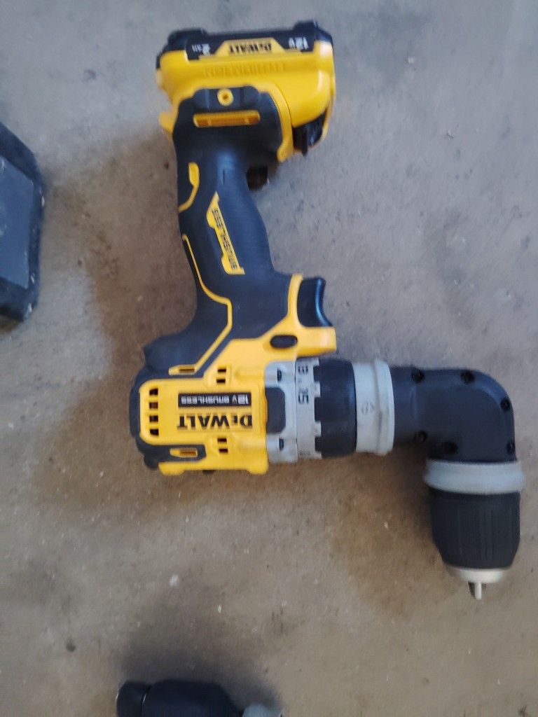 Dewalt Drill And Flashlight One Charger 2 Batterys  
