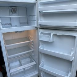 GE 17.5cf Refrigerator + Top Freezer