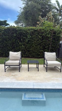 2 RH outdoor pool chairs