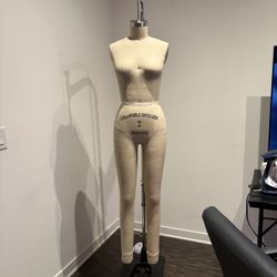 Pinnable Mannequin