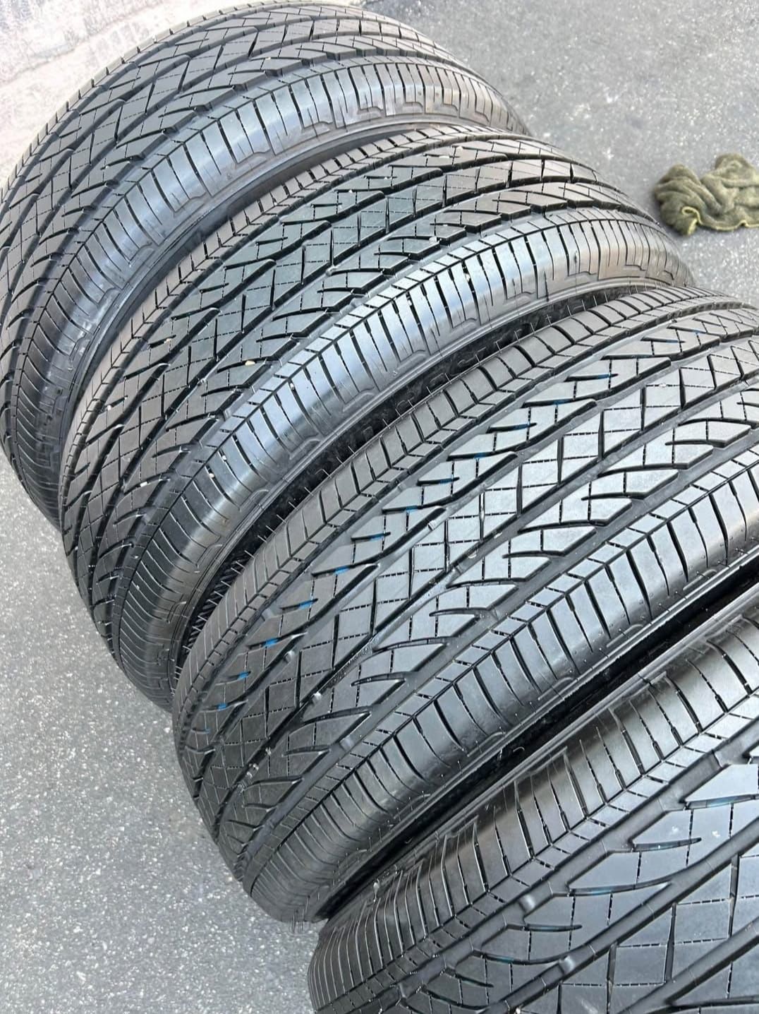 235 55 20 Vendo Un Seth De Llantas De La Marca Bridgestone