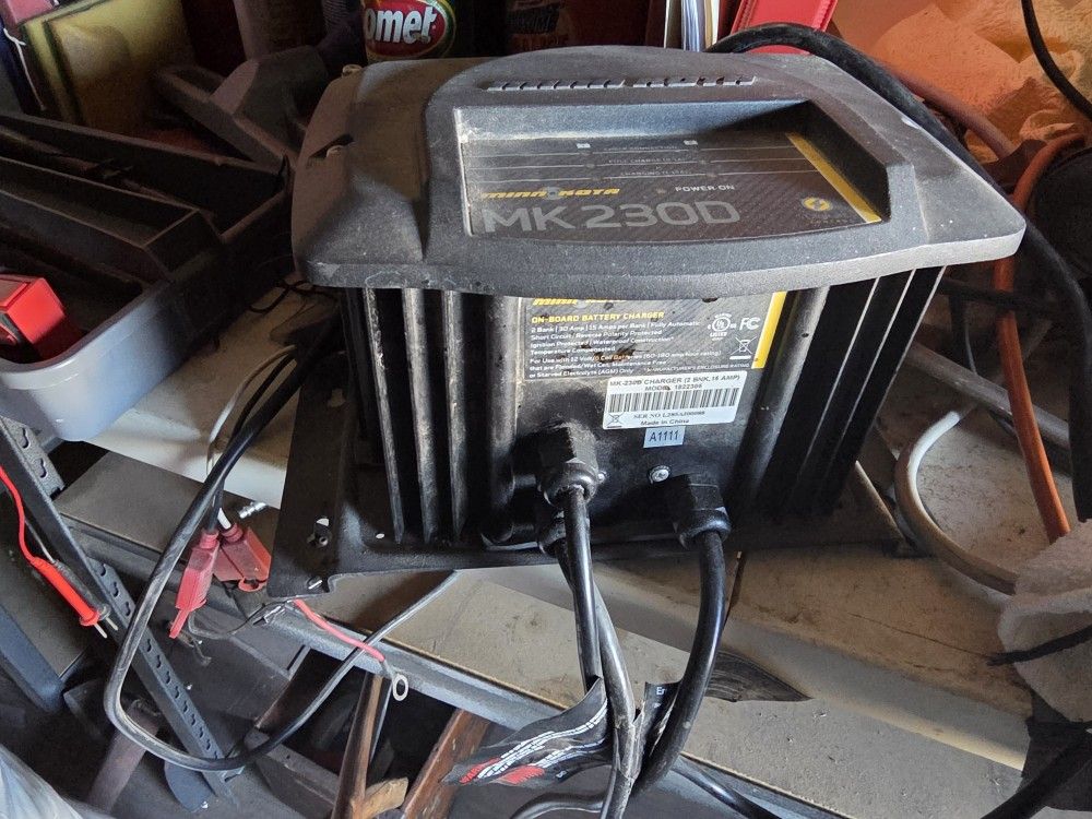 Minn Kota 230D 2Bank Battery Charger