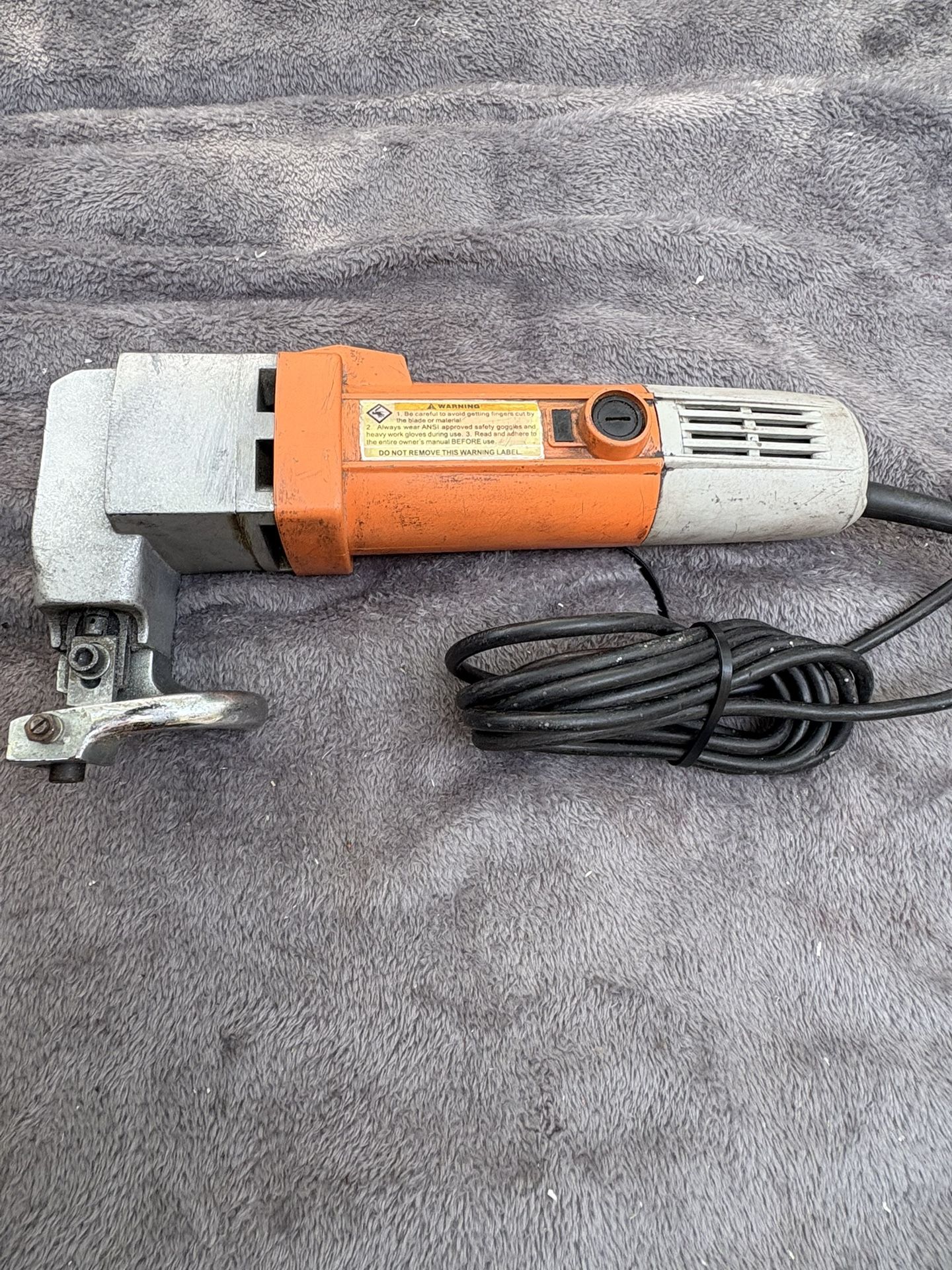 Chicago Electric Metal Shear-92148-18 Guage Steel, Alum., etc. 8’ Cord.