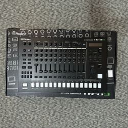 Roland AIRA TR-8s