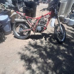 86 Yamaha 225  Enduro Parts