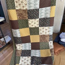 Country Queen Size Quilt with Pillow Cases 