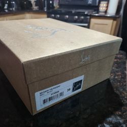 CHRISTIAN  LOUBOUTIN  HEELS 👠 