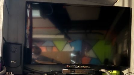 30” Samsung / SamsungDVD / Sub + speakers / Roku streaming stick