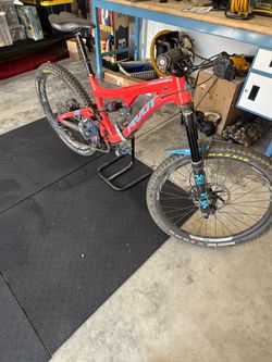 Pivot Firebird mountain bike