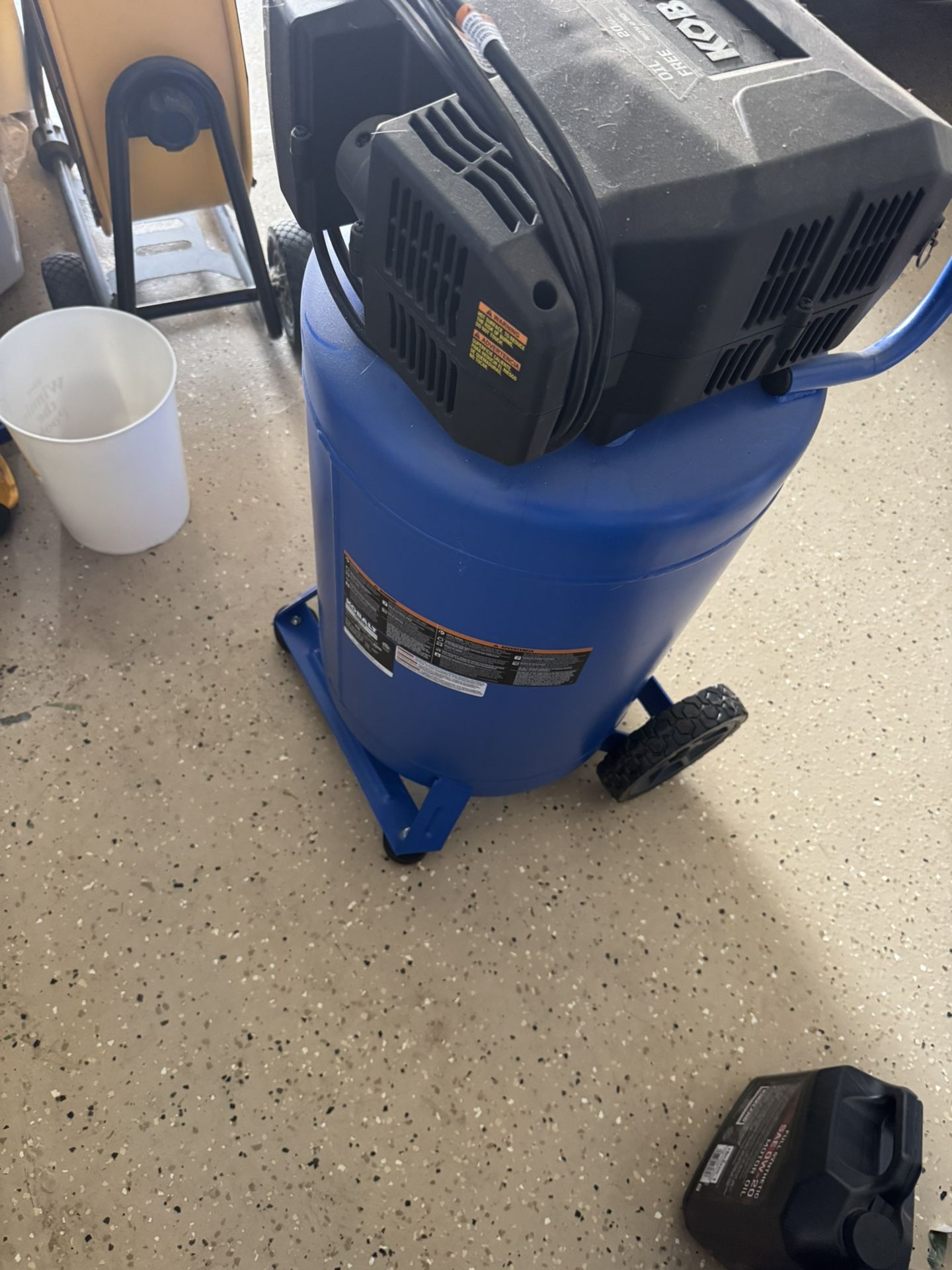 KOBALT 20 Gallon Oil-Free Air Compressor – almost new