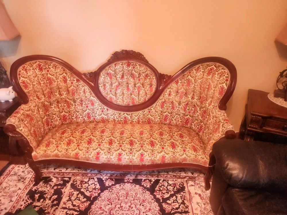 Beautiful Couch With Excellent Condition