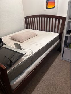 Muebles Cama , televisor y microondas